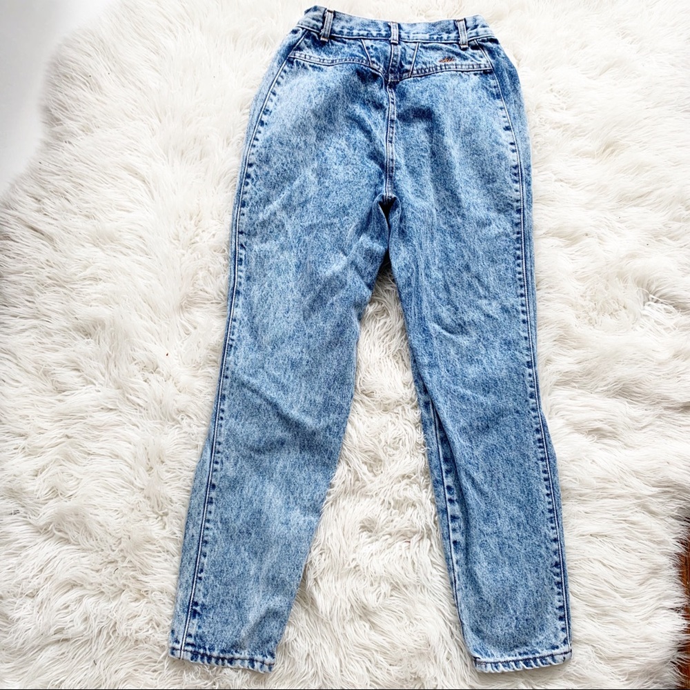 80-90’s Vintage Chic High Rise Acid Wash Mom Jeans - Picture 3 of 6
